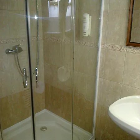 Gyoergyey Kastely Panzio Es Etterem Guest house *