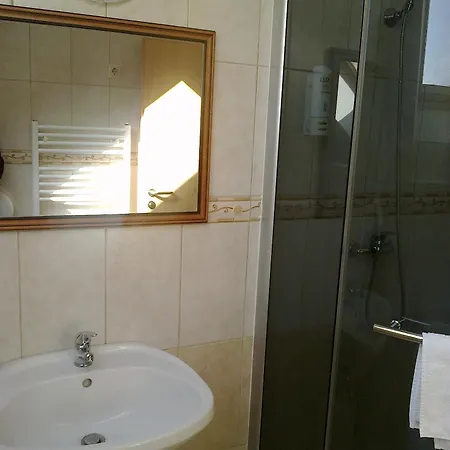 Gyoergyey Kastely Panzio Es Etterem Guest house Tapiogyorgye